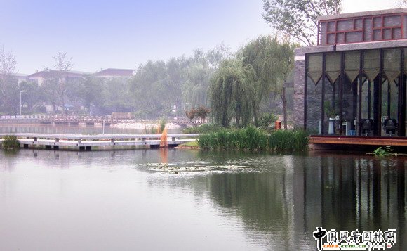 龍灣別墅商業(yè)街景觀工程人工湖水景