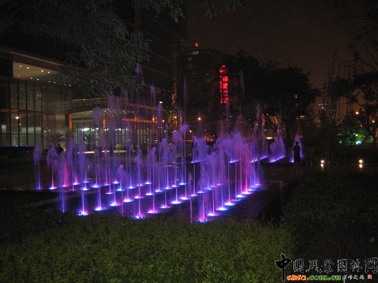 凱晨廣場--琉璃飾面發光地磚