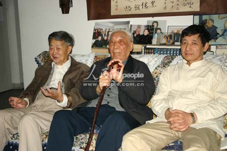 三位“國寶級(jí)”專家(自左至右):羅哲文、鄭孝燮、朱炳仁