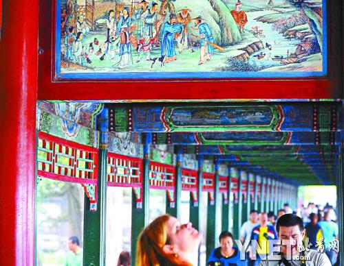  “在頤和園6萬平方米古建中，5萬平方米的古建繪制了蘇式彩畫 