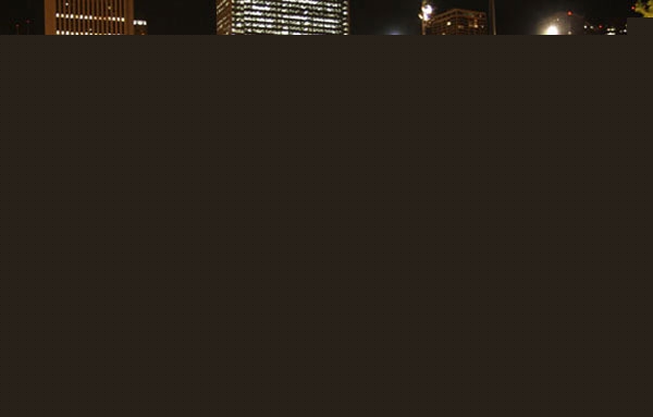 在夜晚，“縫隙”墻是整個花園最精彩的部分
