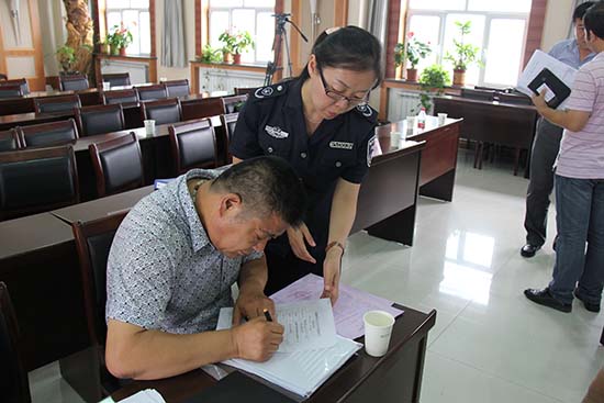 向違法企業(yè)下達(dá)行政處罰決定書(shū)