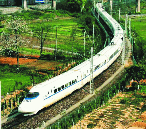 《意見》強調(diào)，鐵路用地及毗鄰區(qū)域土地要綜合開放利用。