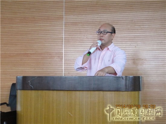 四川農(nóng)業(yè)大學(xué)風(fēng)景園林學(xué)院院長陳其兵教授主持講壇