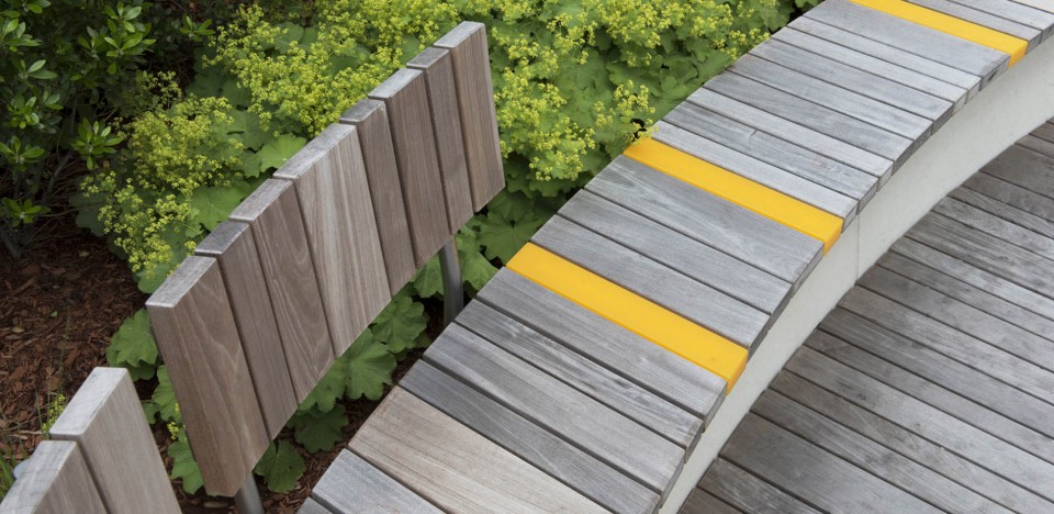 麻省藝術與設計學院宿舍樓前小廣場設計