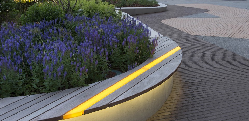 麻省藝術與設計學院宿舍樓前小廣場設計