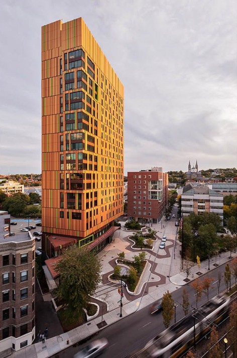 麻省藝術(shù)與設(shè)計學(xué)院宿舍樓前小廣場設(shè)計