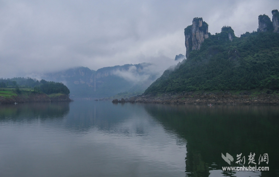 清江蝴蝶崖景區(qū)的“絕美畫(huà)卷”