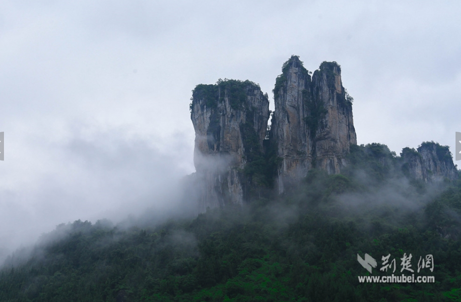 清江蝴蝶崖景區(qū)的“絕美畫(huà)卷”