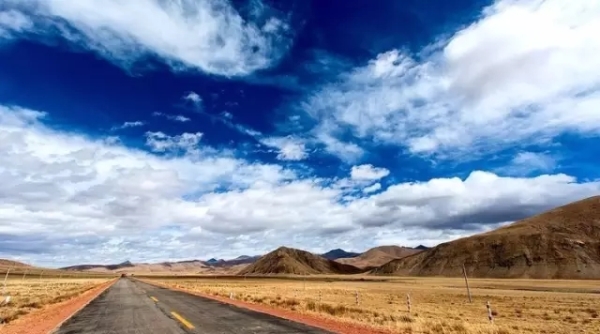 風(fēng)景如畫的道路景觀