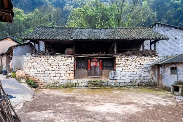 老屋改造，破敗房子變花園別墅