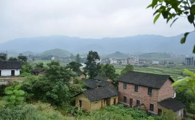老屋改造，破敗房子變花園別墅