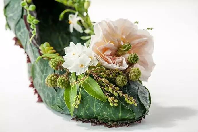 65歲的她將植物融入高級定制時裝設(shè)計