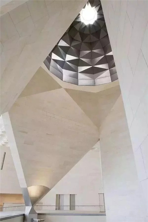 建筑大師貝聿銘創造出波斯灣上的城市明珠