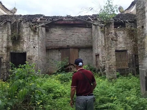 湖南鄉(xiāng)村古建筑遭受風雨侵襲