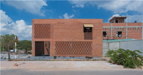 LT House