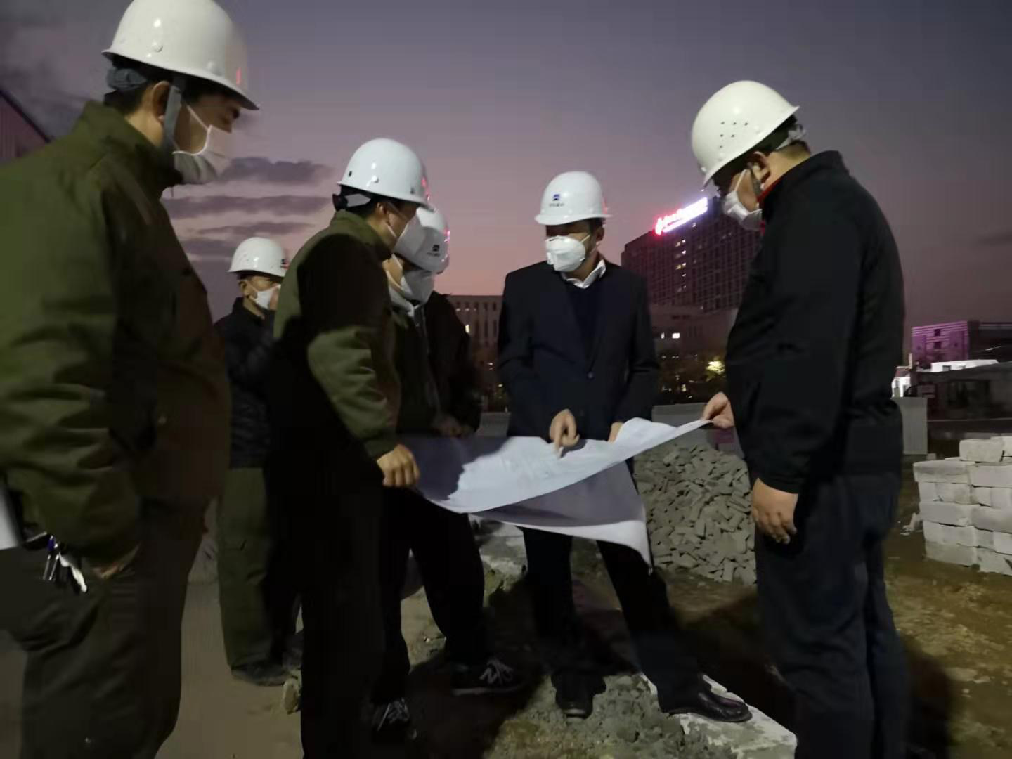 “建設人”在深圳：13天筑起戰疫“生命方舟”