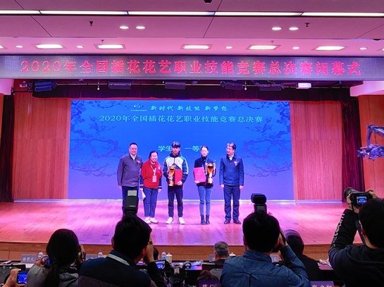 插花花藝職業(yè)技能“國賽”閉幕，展示人體花藝秀