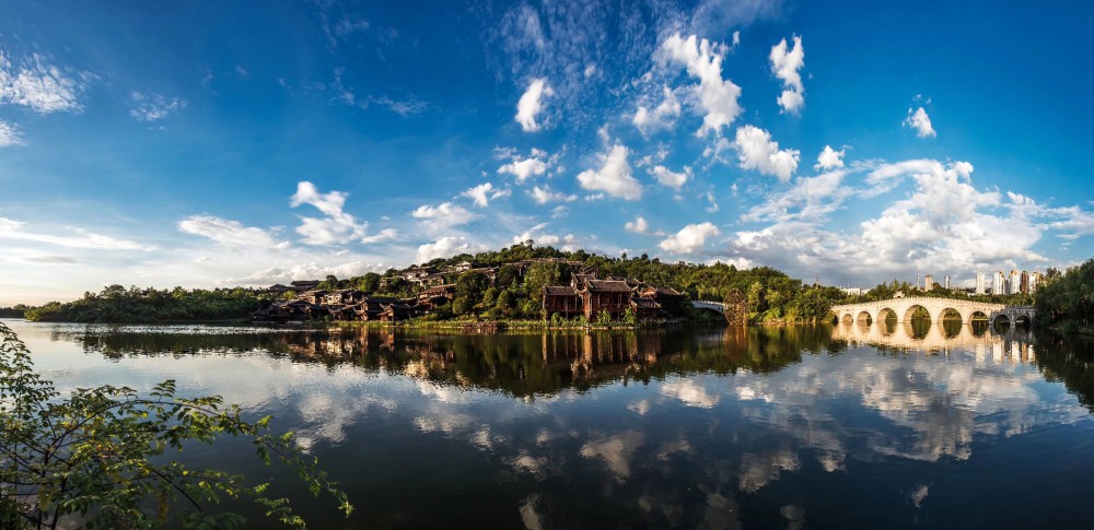 重慶園博園風(fēng)雨廊橋向全社會(huì)公開征集楹聯(lián)