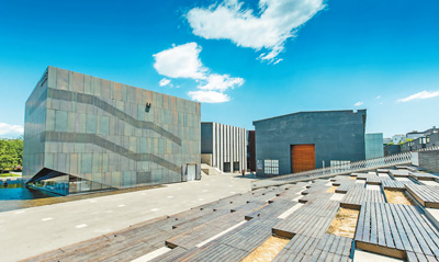 在北京五環(huán)外，走進(jìn)藝術(shù)“中間”