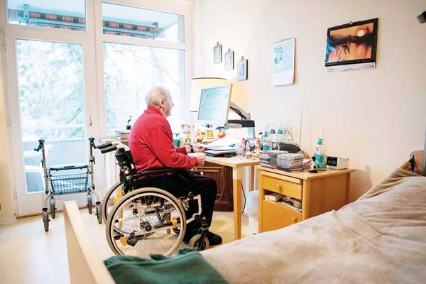 看這些國(guó)家如何推進(jìn)適老化改造