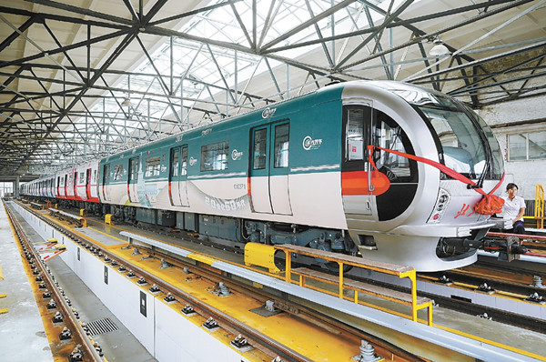 還原60年代以來(lái)樣貌 北京地鐵“時(shí)光列車”試運(yùn)營(yíng)