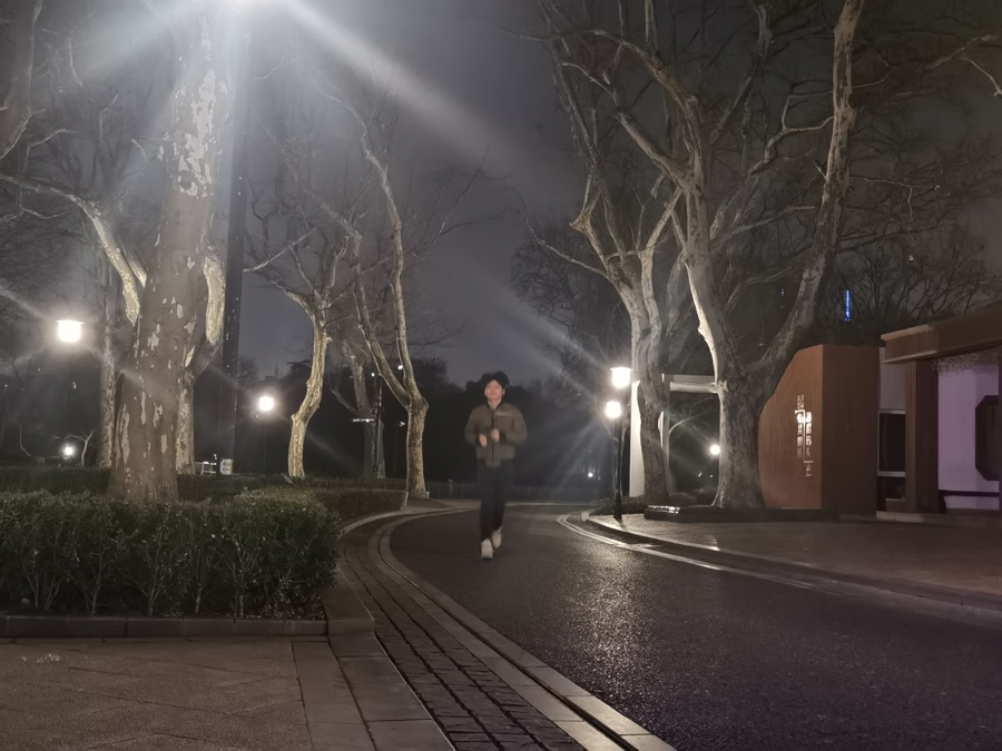24小時公園不斷建成 會有多少人來夜游？
